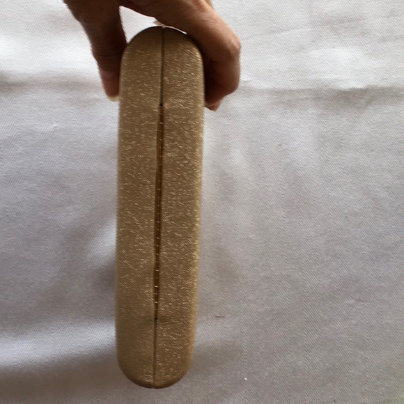 Gold Box Style Clutch (w/shoulder strap) with Heart Clasp. - Picture 4 of 6